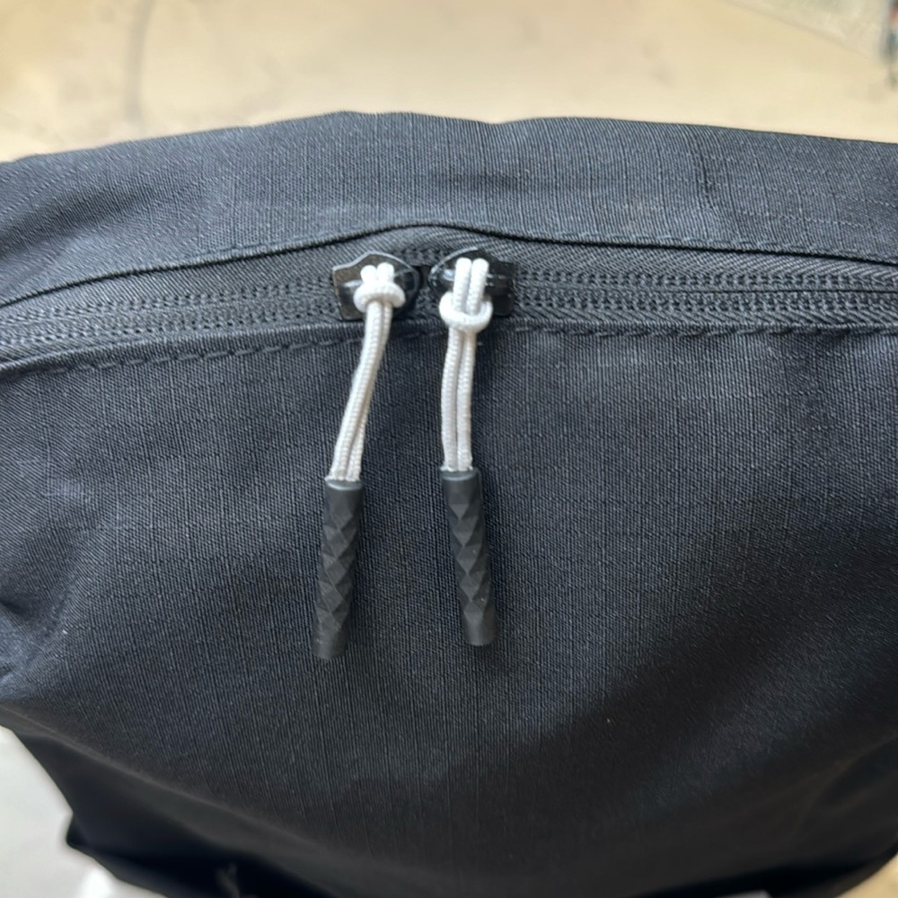 Small & Simple Very Lightweight Backpack Bag for Student & Commuter - Picture 6 of 10